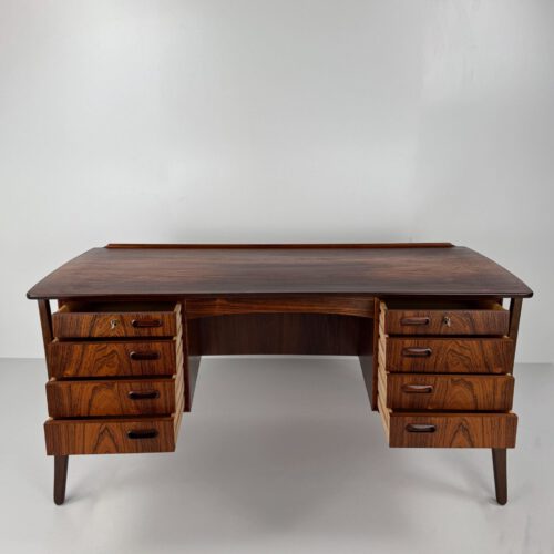 Svend Aage Madsen Rosewood Executive Desk for H.P. Hansen – Danish Modern Masterpiece