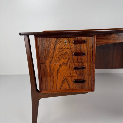 Svend Aage Madsen Rosewood Executive Desk for H.P. Hansen – Danish Modern Masterpiece