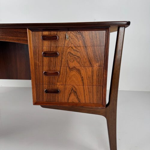 Svend Aage Madsen Rosewood Executive Desk for H.P. Hansen – Danish Modern Masterpiece