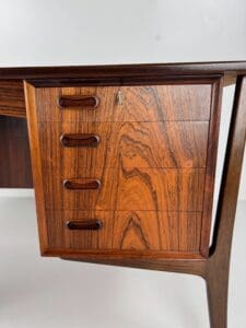 Svend Aage Madsen Rosewood Executive Desk for H.P. Hansen – Danish Modern Masterpiece