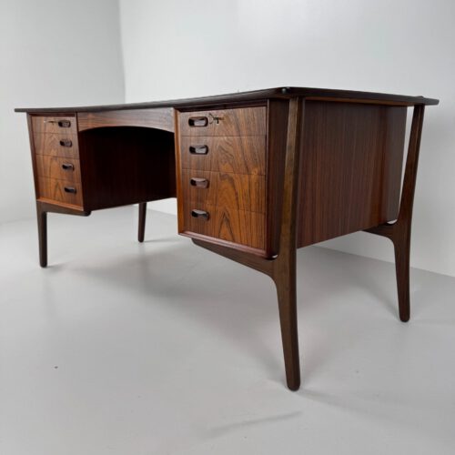 Svend Aage Madsen Rosewood Executive Desk for H.P. Hansen – Danish Modern Masterpiece