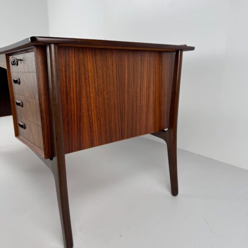 Svend Aage Madsen Rosewood Executive Desk for H.P. Hansen – Danish Modern Masterpiece