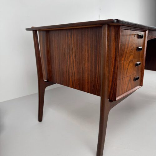 Svend Aage Madsen Rosewood Executive Desk for H.P. Hansen – Danish Modern Masterpiece