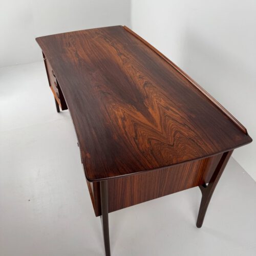 Svend Aage Madsen Rosewood Executive Desk for H.P. Hansen – Danish Modern Masterpiece