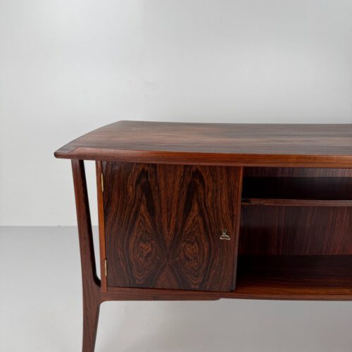 Svend Aage Madsen Rosewood Executive Desk for H.P. Hansen – Danish Modern Masterpiece