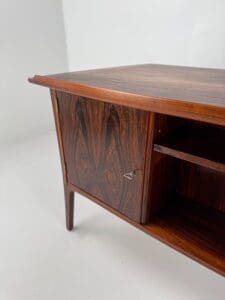 Svend Aage Madsen Rosewood Executive Desk for H.P. Hansen – Danish Modern Masterpiece