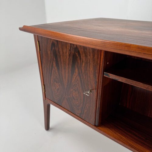 Svend Aage Madsen Rosewood Executive Desk for H.P. Hansen – Danish Modern Masterpiece