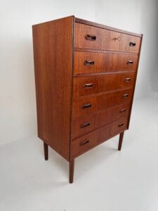 Vintage Danish Chest of Drawers – Elegant Teak Storage Classic