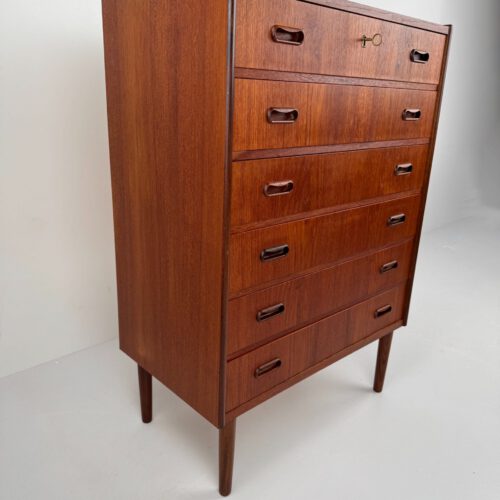 Vintage Danish Chest of Drawers – Elegant Teak Storage Classic