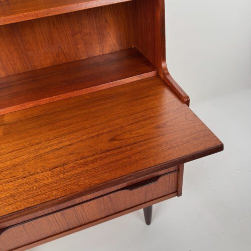 Danish Teak Bookcase with Extractable Desk – Elegant Mid-Century Workspace