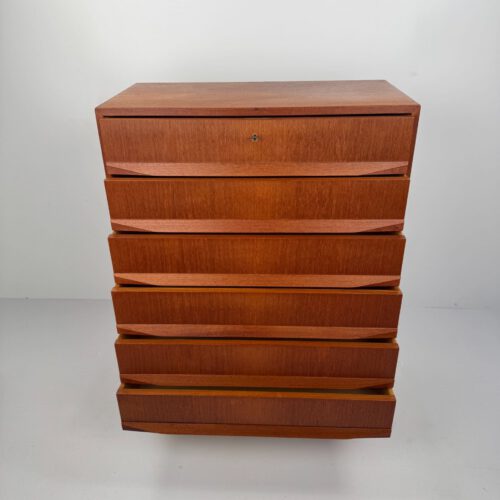 Finnish Mid-Century Chest of Drawers by Oy Wilhelm Schauman – Sculptural Teak Design