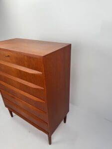 Finnish Mid-Century Chest of Drawers by Oy Wilhelm Schauman – Sculptural Teak Design