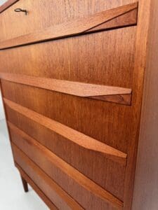 Finnish Mid-Century Chest of Drawers by Oy Wilhelm Schauman – Sculptural Teak Design