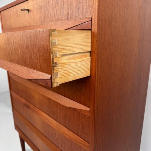 Finnish Mid-Century Chest of Drawers by Oy Wilhelm Schauman – Sculptural Teak Design