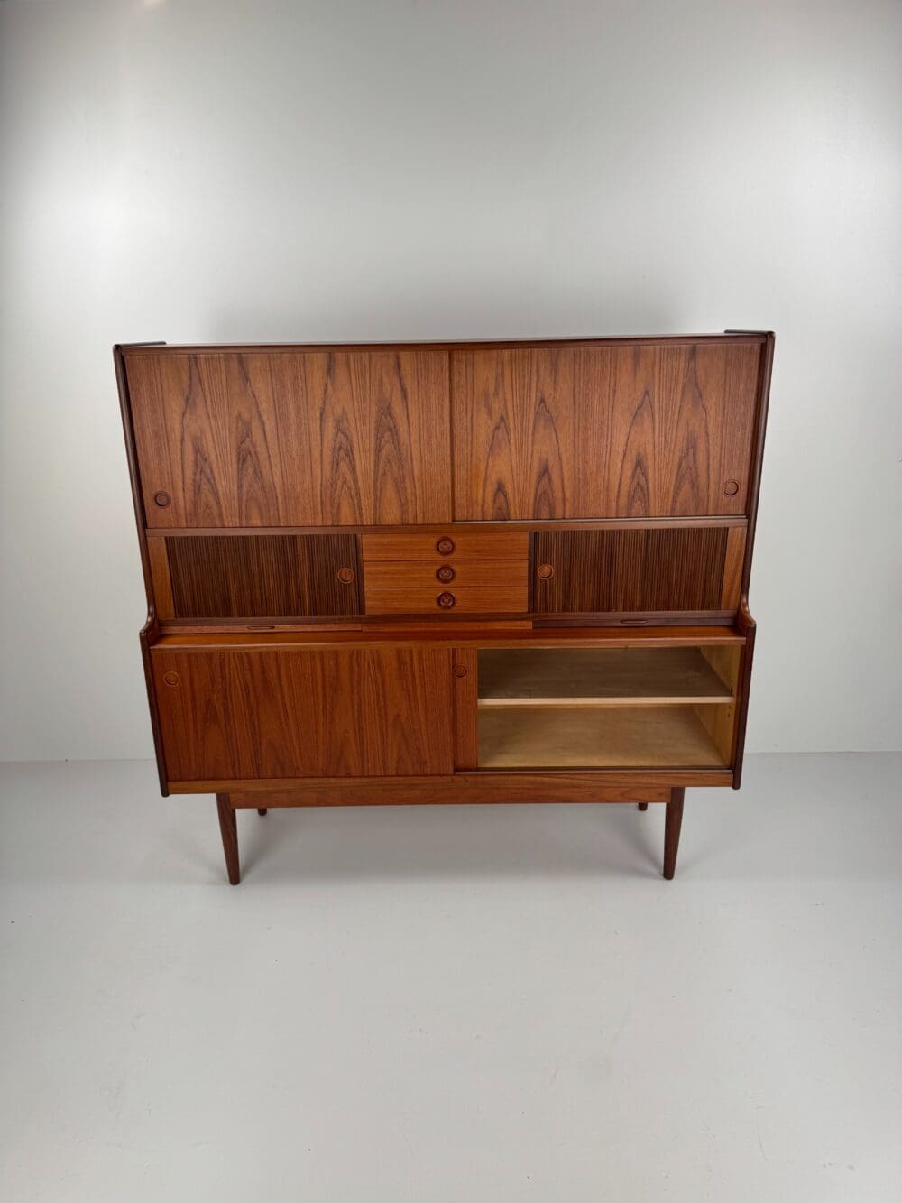 Johannes Andersen Highboard for J. Skaaning & Søn – Danish Design with Hidden Bar, 1960s