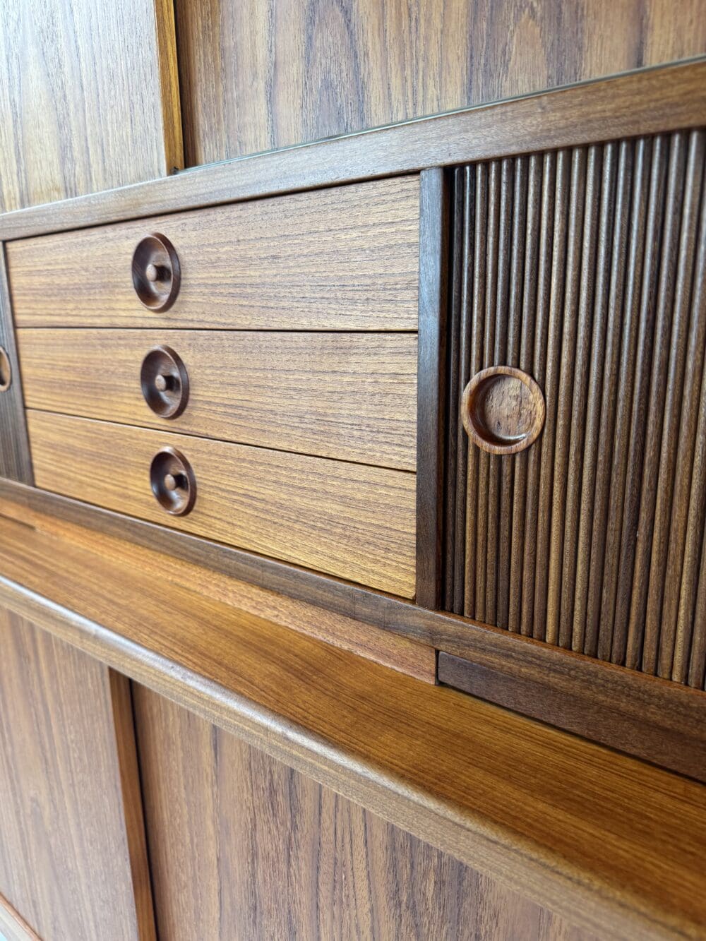 Johannes Andersen Highboard for J. Skaaning & Søn – Danish Design with Hidden Bar, 1960s