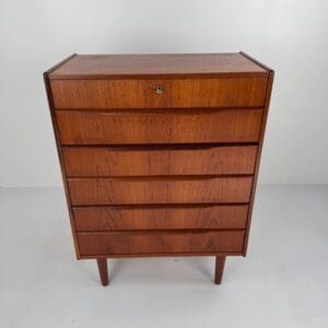 Danish Teak Chest of Drawers – Elegant Mid-Century Storage