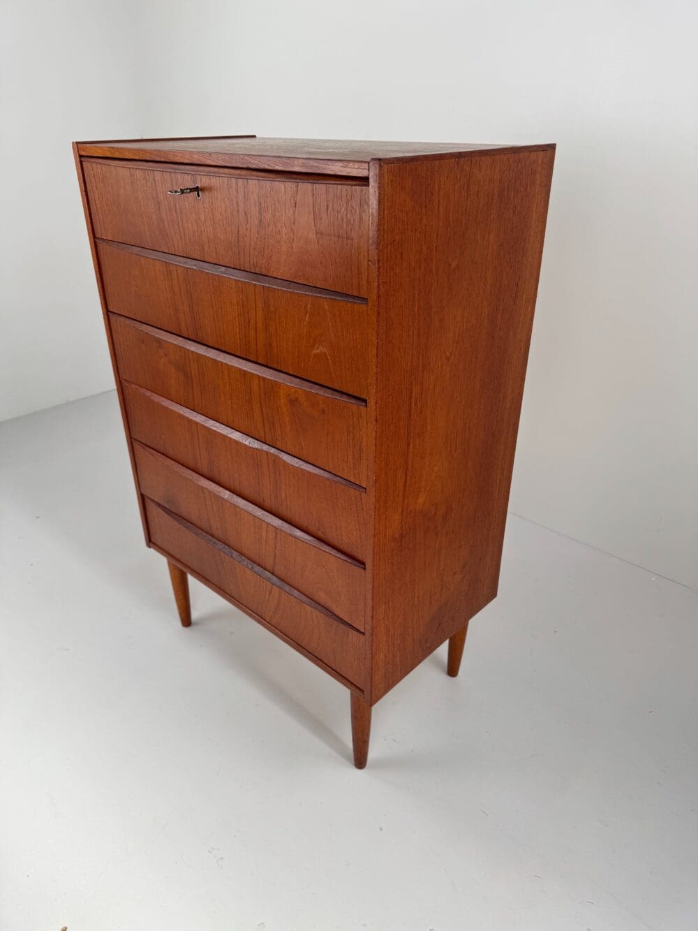 Danish Teak Chest of Drawers – Sculpted Front Elegance