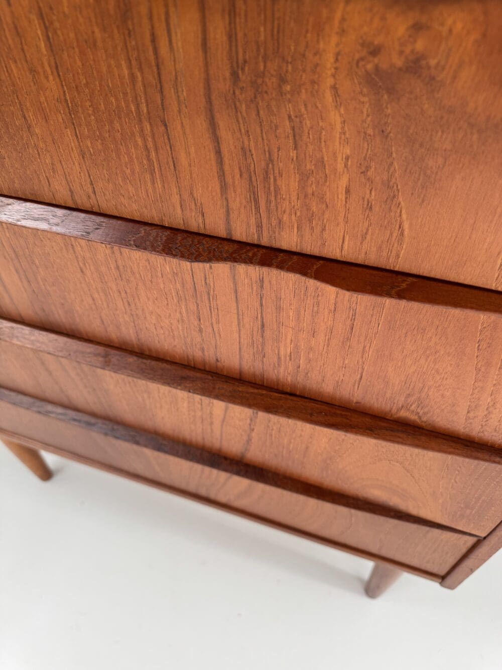 Danish Teak Chest of Drawers – Sculpted Front Elegance
