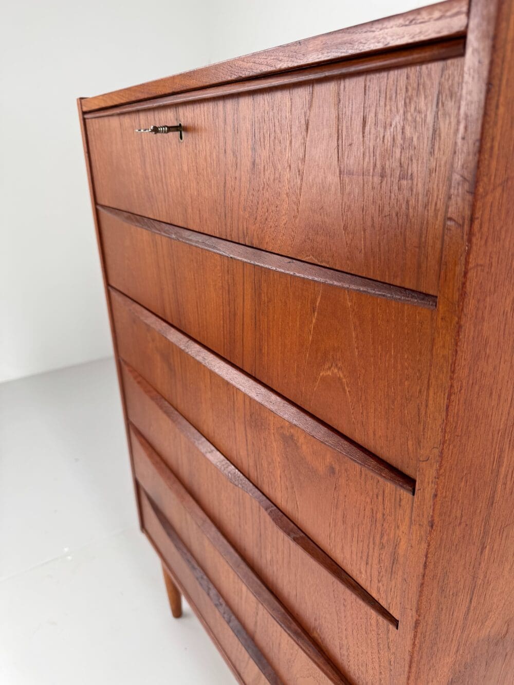 Danish Teak Chest of Drawers – Sculpted Front Elegance