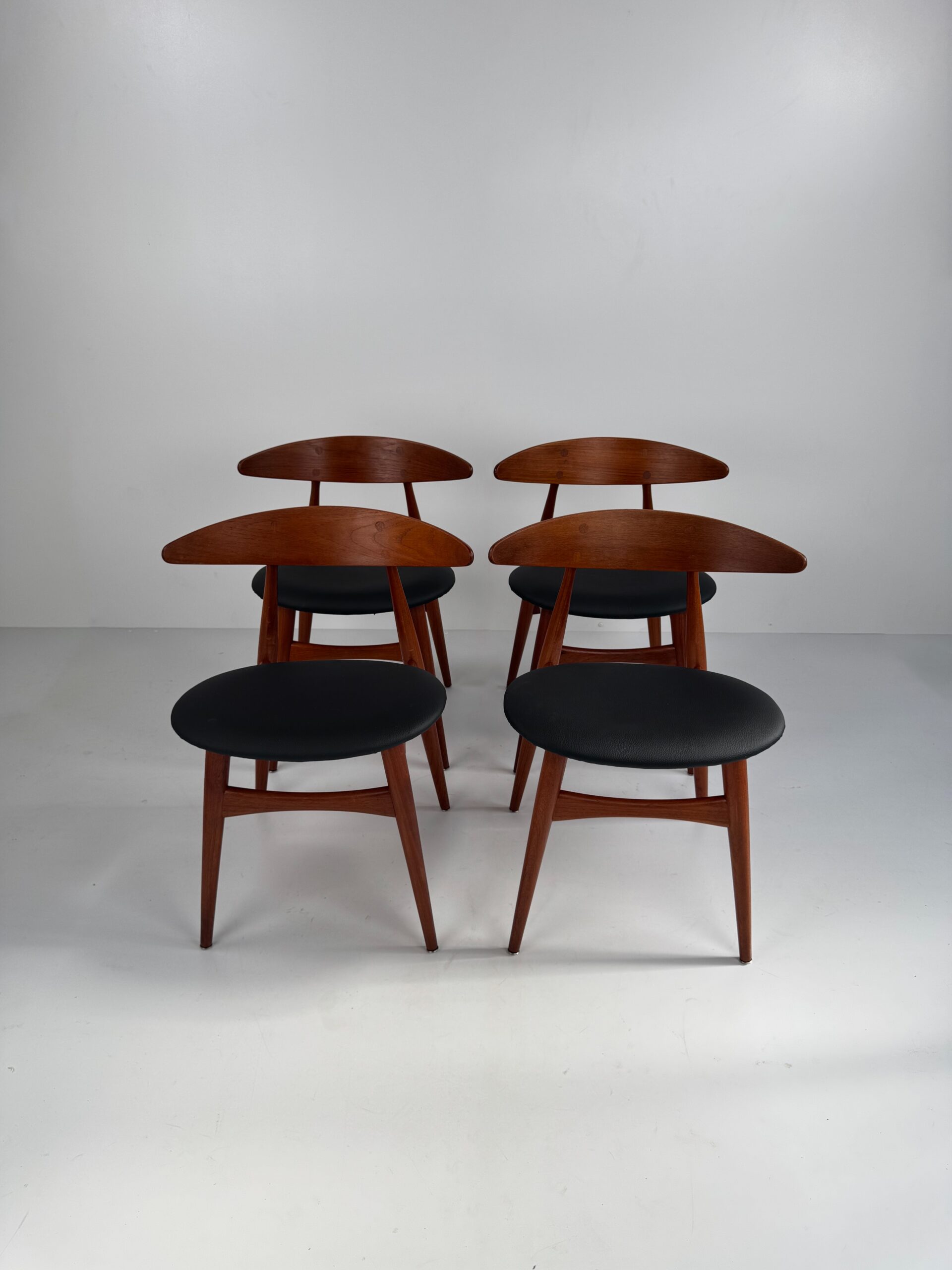 Set of 4 CH33 Dining Chairs, Hans J. Wegner, Denmark, 1950s