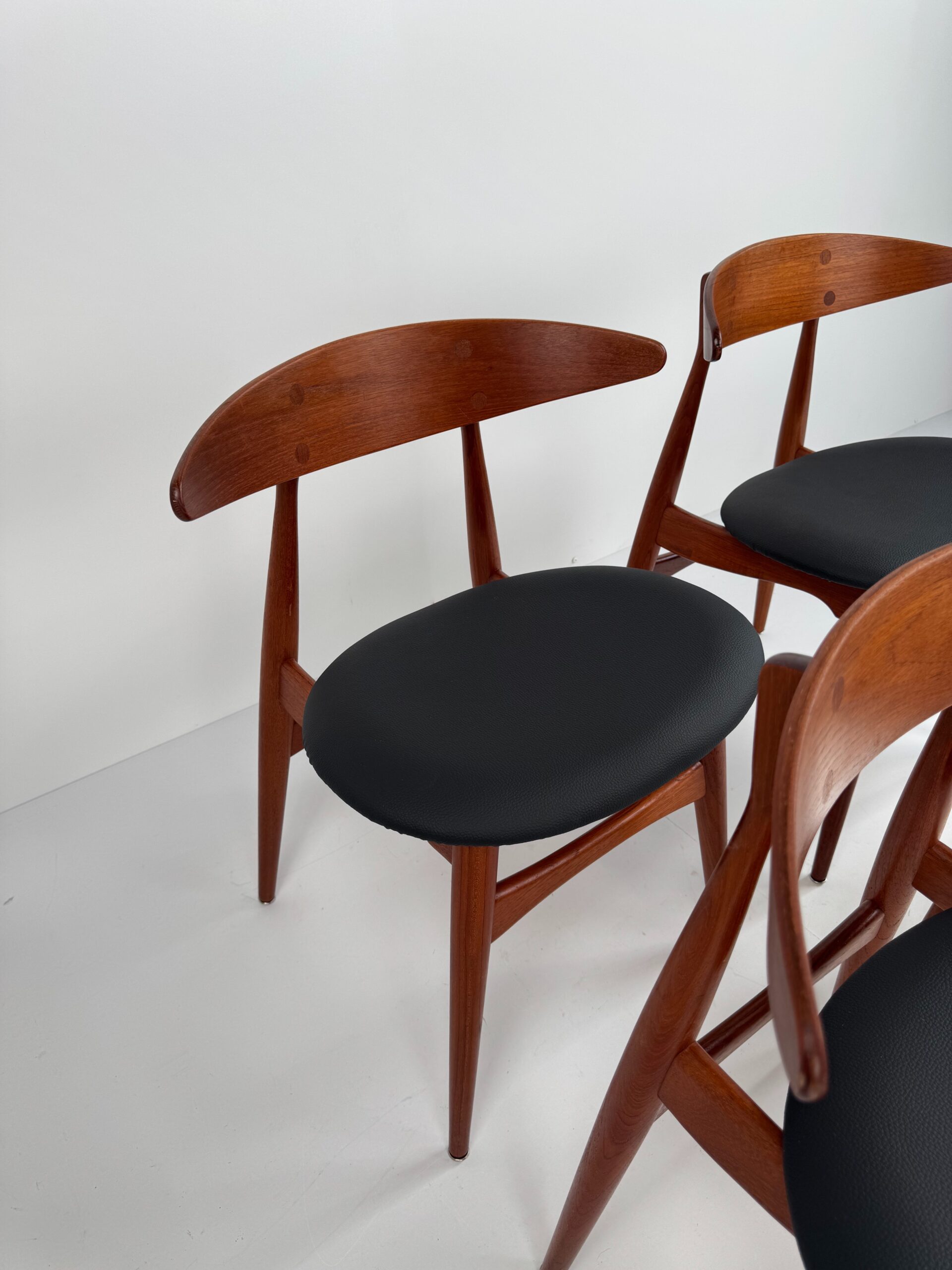 Set of 4 CH33 Dining Chairs, Hans J. Wegner, Denmark, 1950s