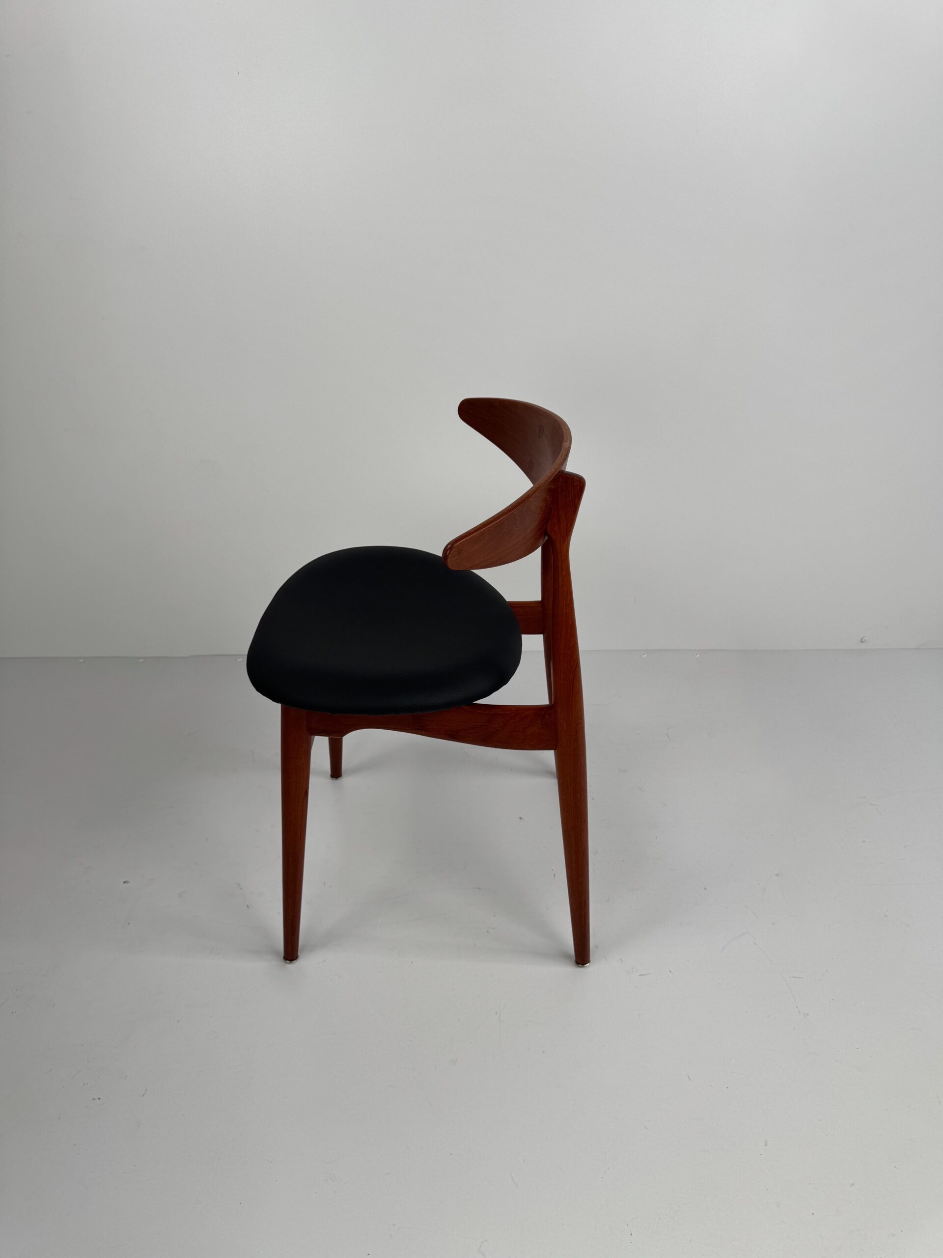 Set of 4 CH33 Dining Chairs, Hans J. Wegner, Denmark, 1950s