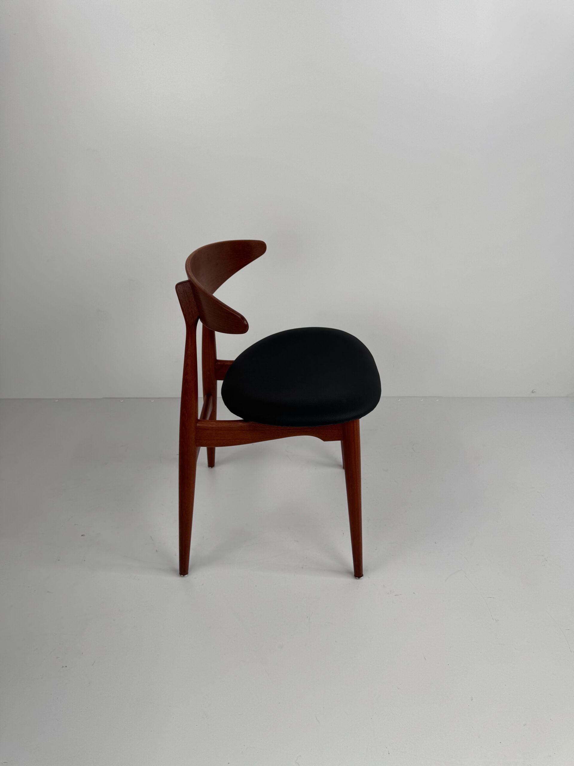 Set of 4 CH33 Dining Chairs, Hans J. Wegner, Denmark, 1950s