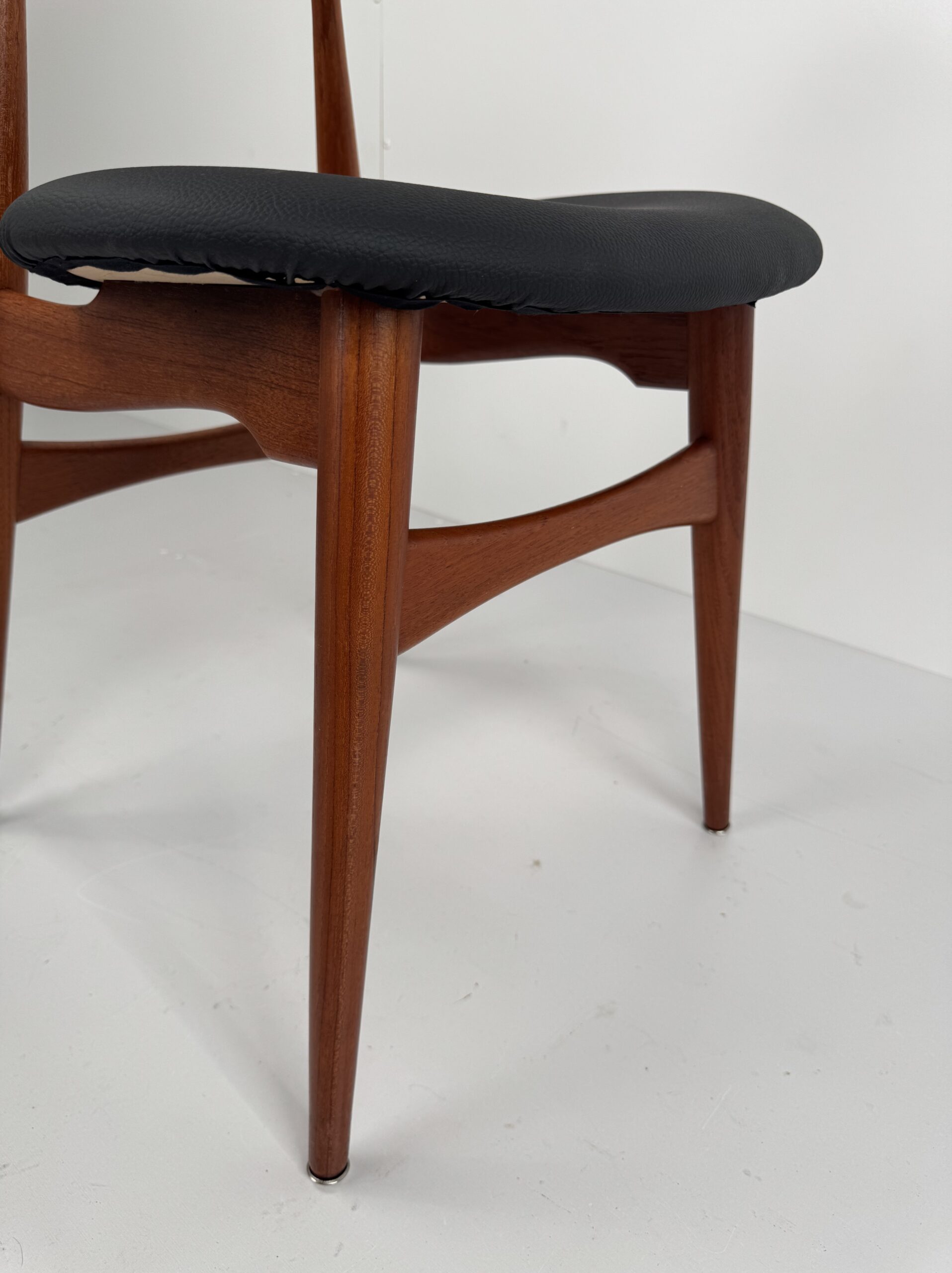 Set of 4 CH33 Dining Chairs, Hans J. Wegner, Denmark, 1950s