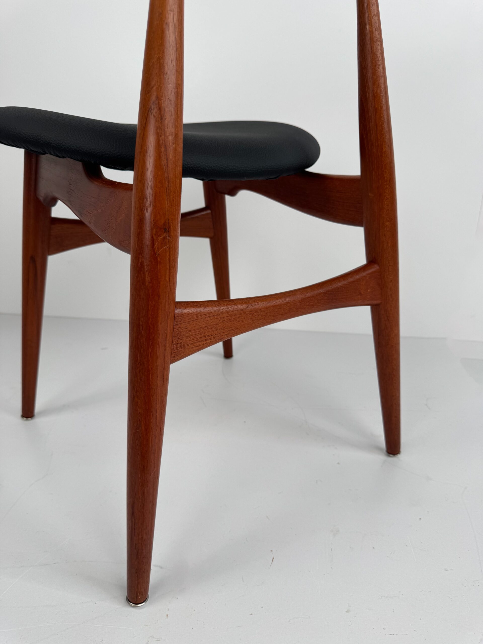 Set of 4 CH33 Dining Chairs, Hans J. Wegner, Denmark, 1950s