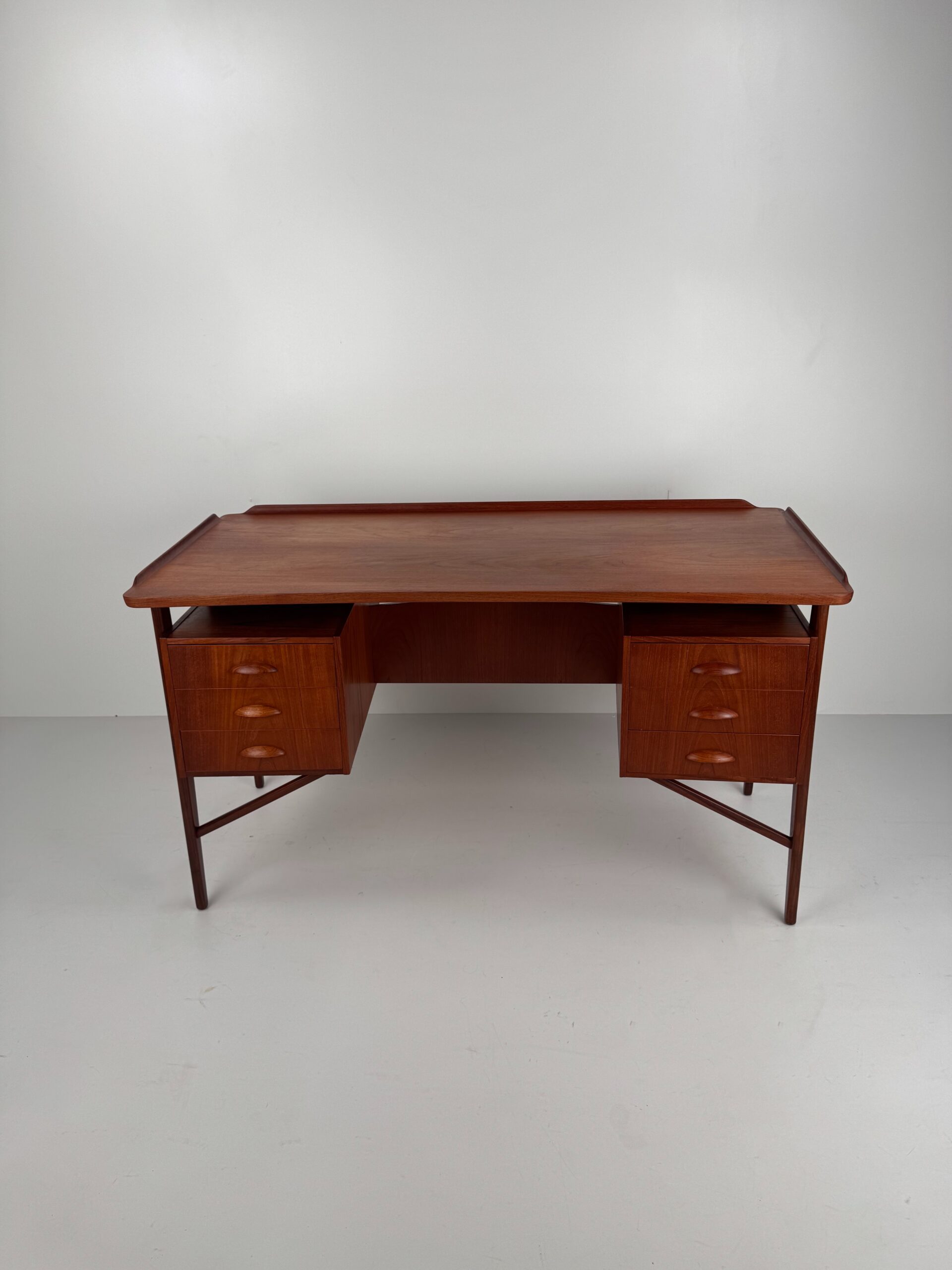 Boomerang Executive Desk, Svend Aage Madsen for H.P. Hansen, Denmark, 1960s