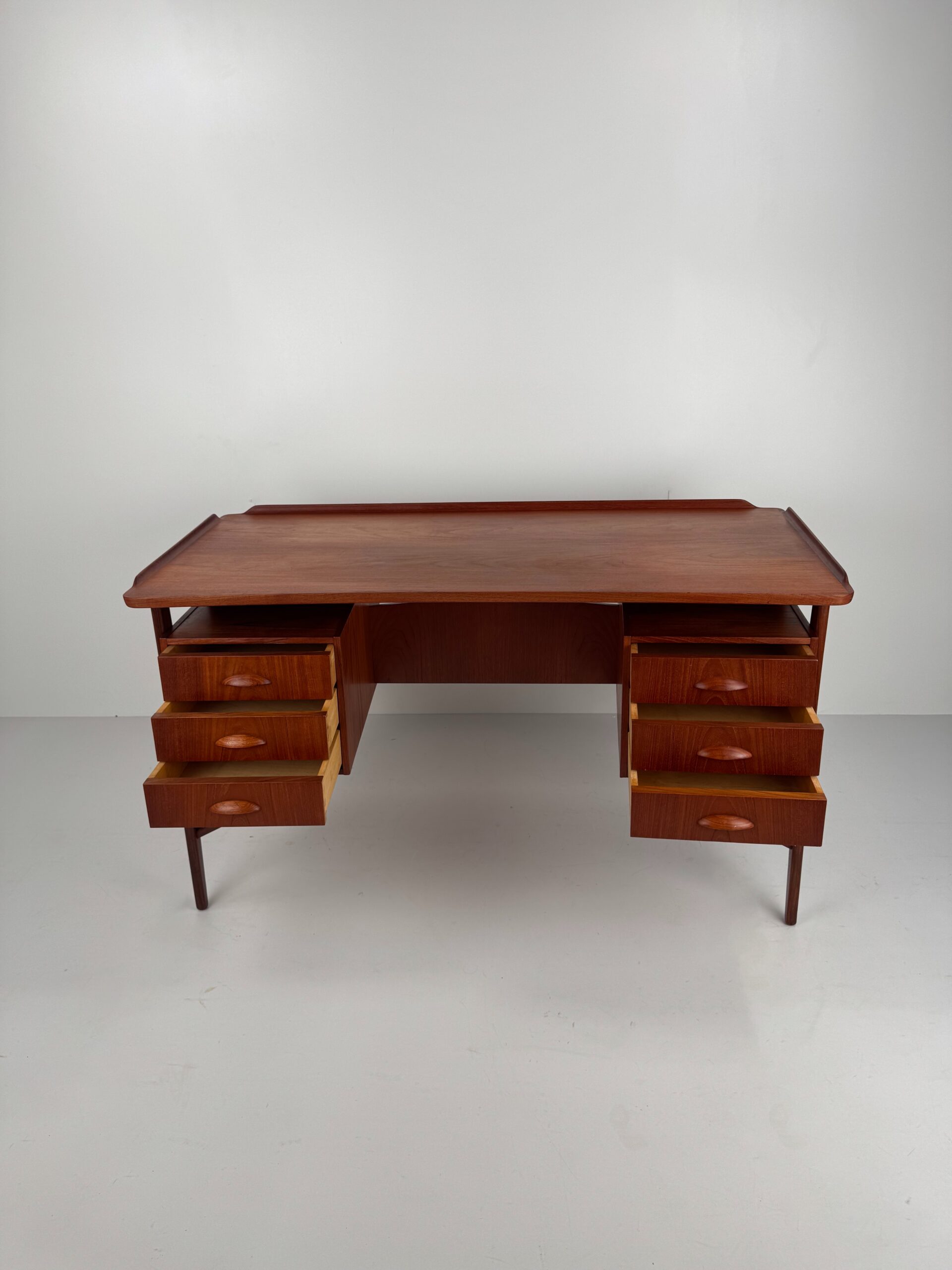 Boomerang Executive Desk, Svend Aage Madsen for H.P. Hansen, Denmark, 1960s