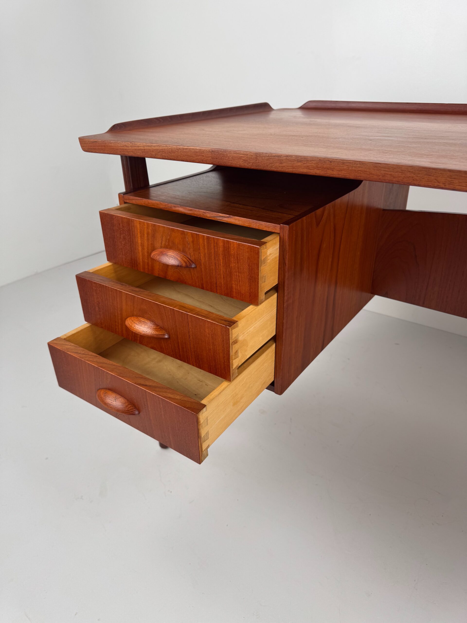 Boomerang Executive Desk, Svend Aage Madsen for H.P. Hansen, Denmark, 1960s