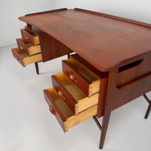 Boomerang Executive Desk, Svend Aage Madsen for H.P. Hansen, Denmark, 1960s