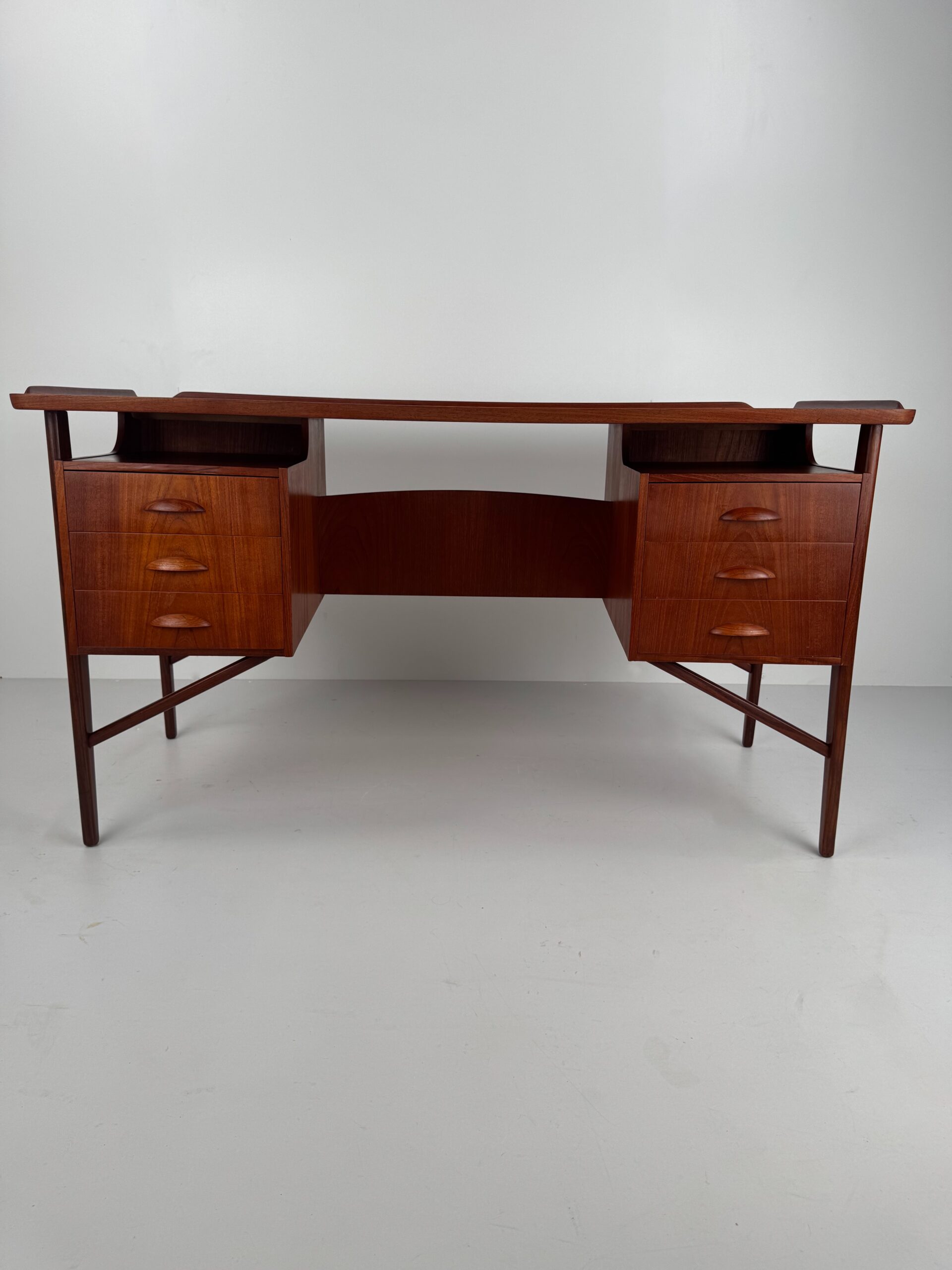 Boomerang Executive Desk, Svend Aage Madsen for H.P. Hansen, Denmark, 1960s
