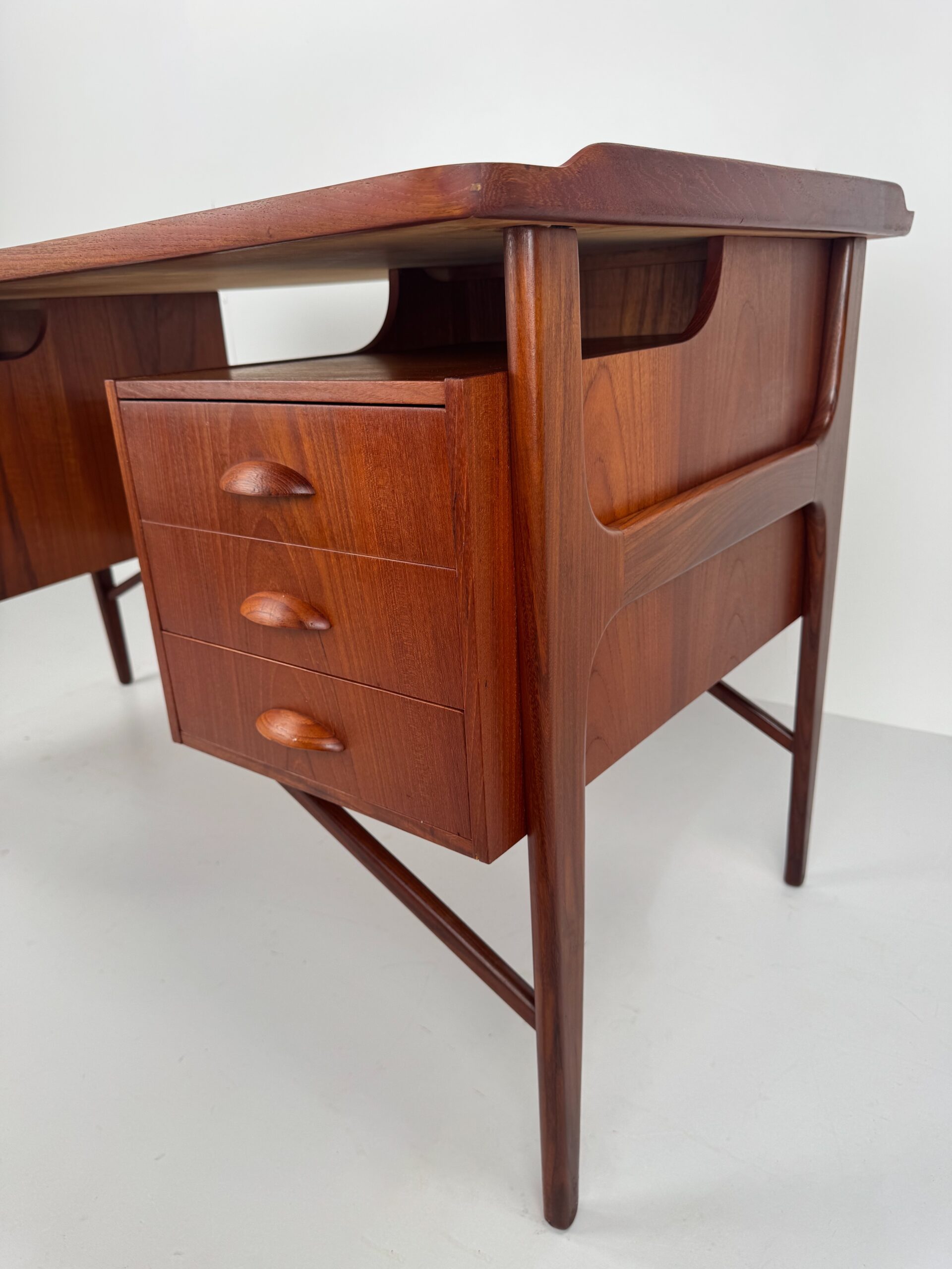 Boomerang Executive Desk, Svend Aage Madsen for H.P. Hansen, Denmark, 1960s