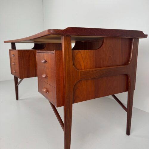 Boomerang Executive Desk, Svend Aage Madsen for H.P. Hansen, Denmark, 1960s