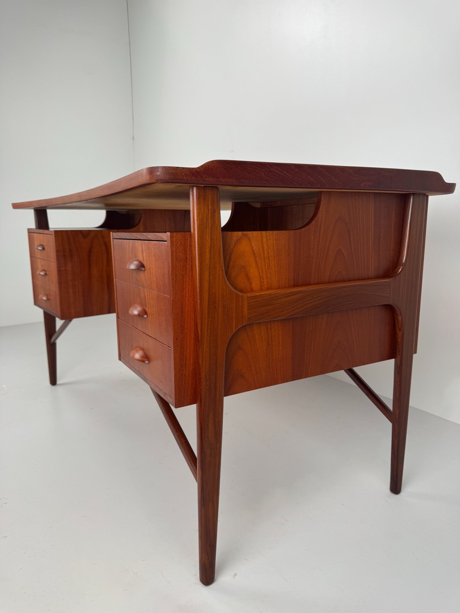 Boomerang Executive Desk, Svend Aage Madsen for H.P. Hansen, Denmark, 1960s