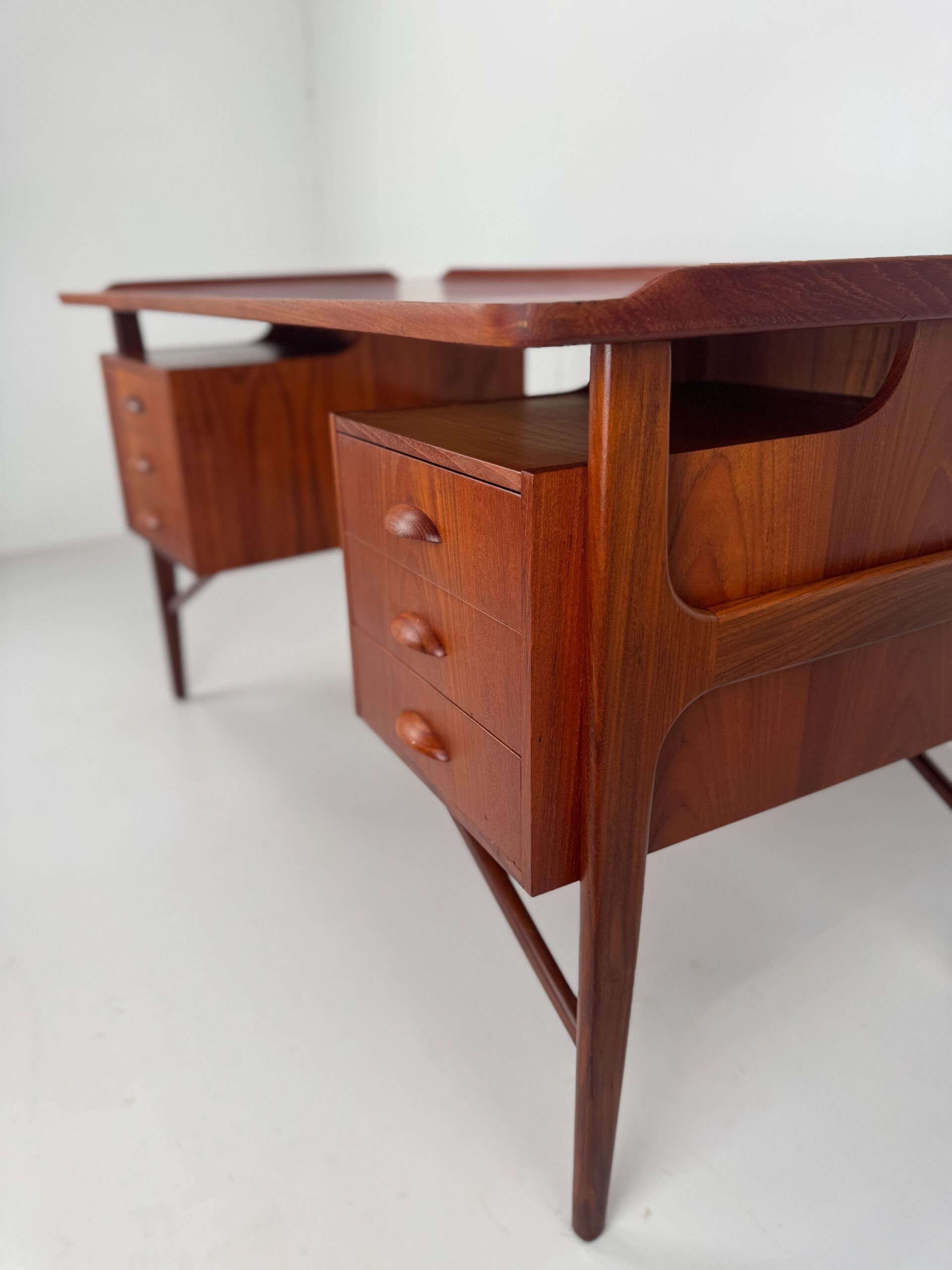 Boomerang Executive Desk, Svend Aage Madsen for H.P. Hansen, Denmark, 1960s