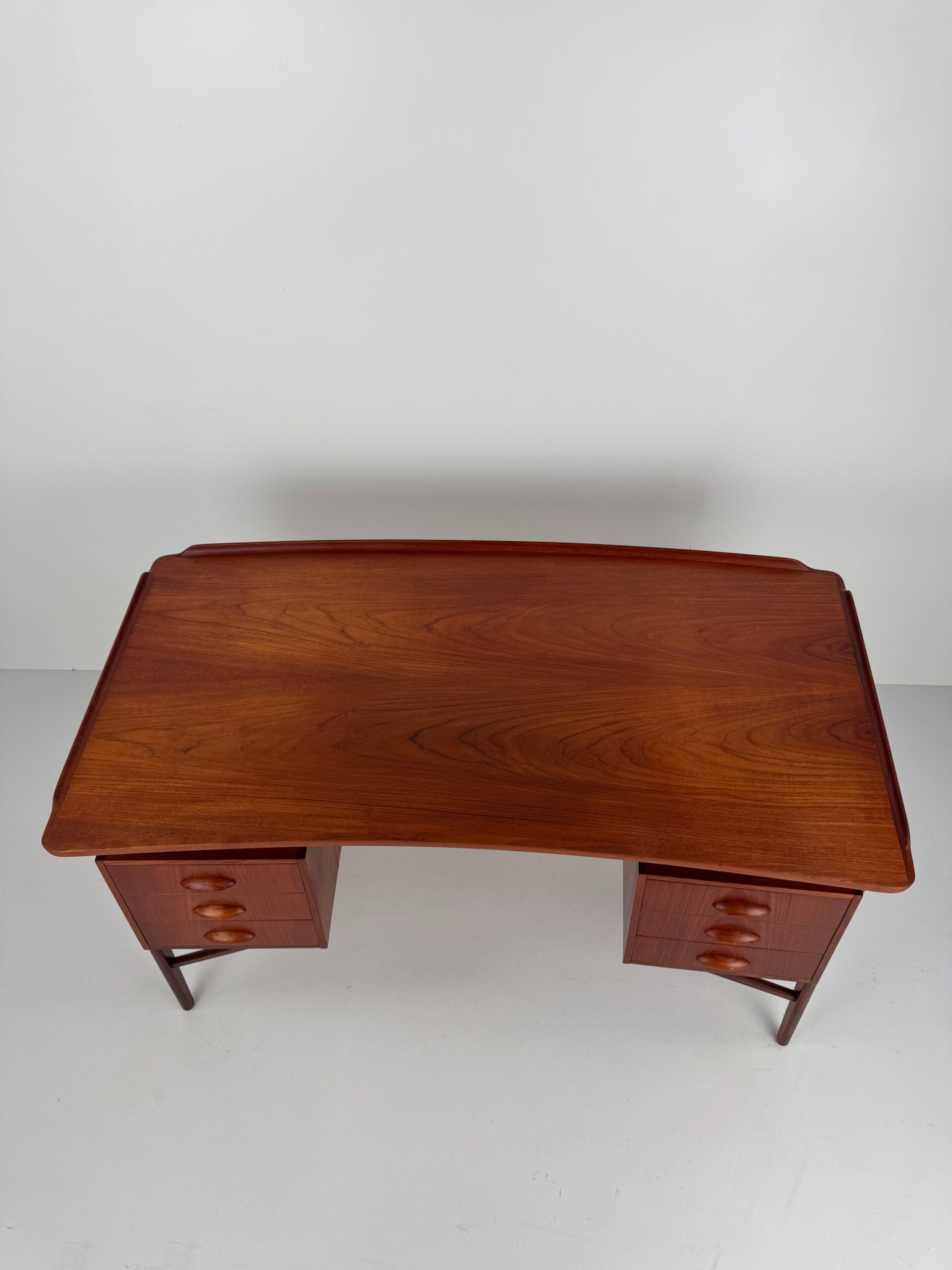 Boomerang Executive Desk, Svend Aage Madsen for H.P. Hansen, Denmark, 1960s