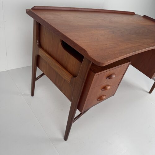 Boomerang Executive Desk, Svend Aage Madsen for H.P. Hansen, Denmark, 1960s