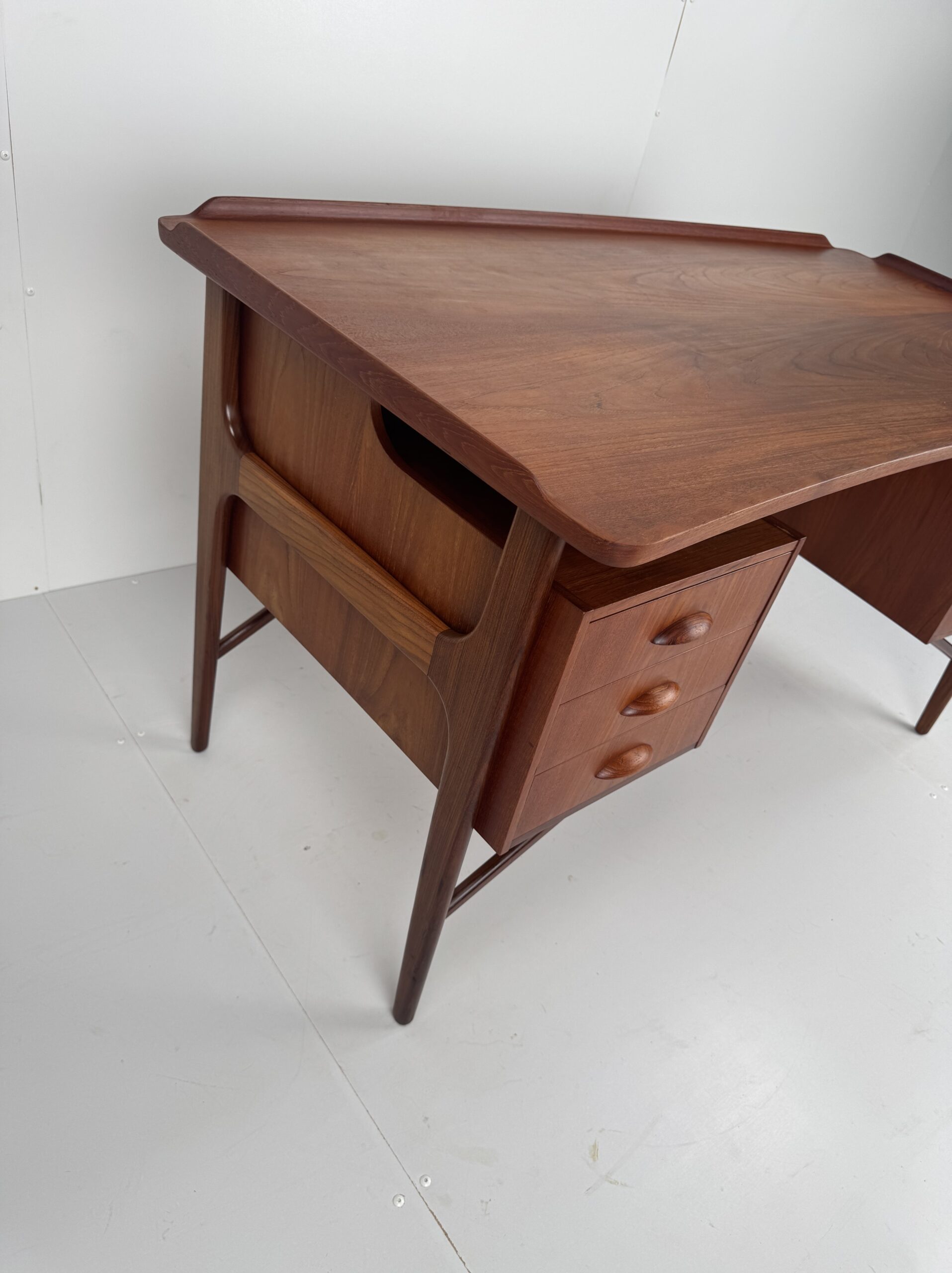 Boomerang Executive Desk, Svend Aage Madsen for H.P. Hansen, Denmark, 1960s
