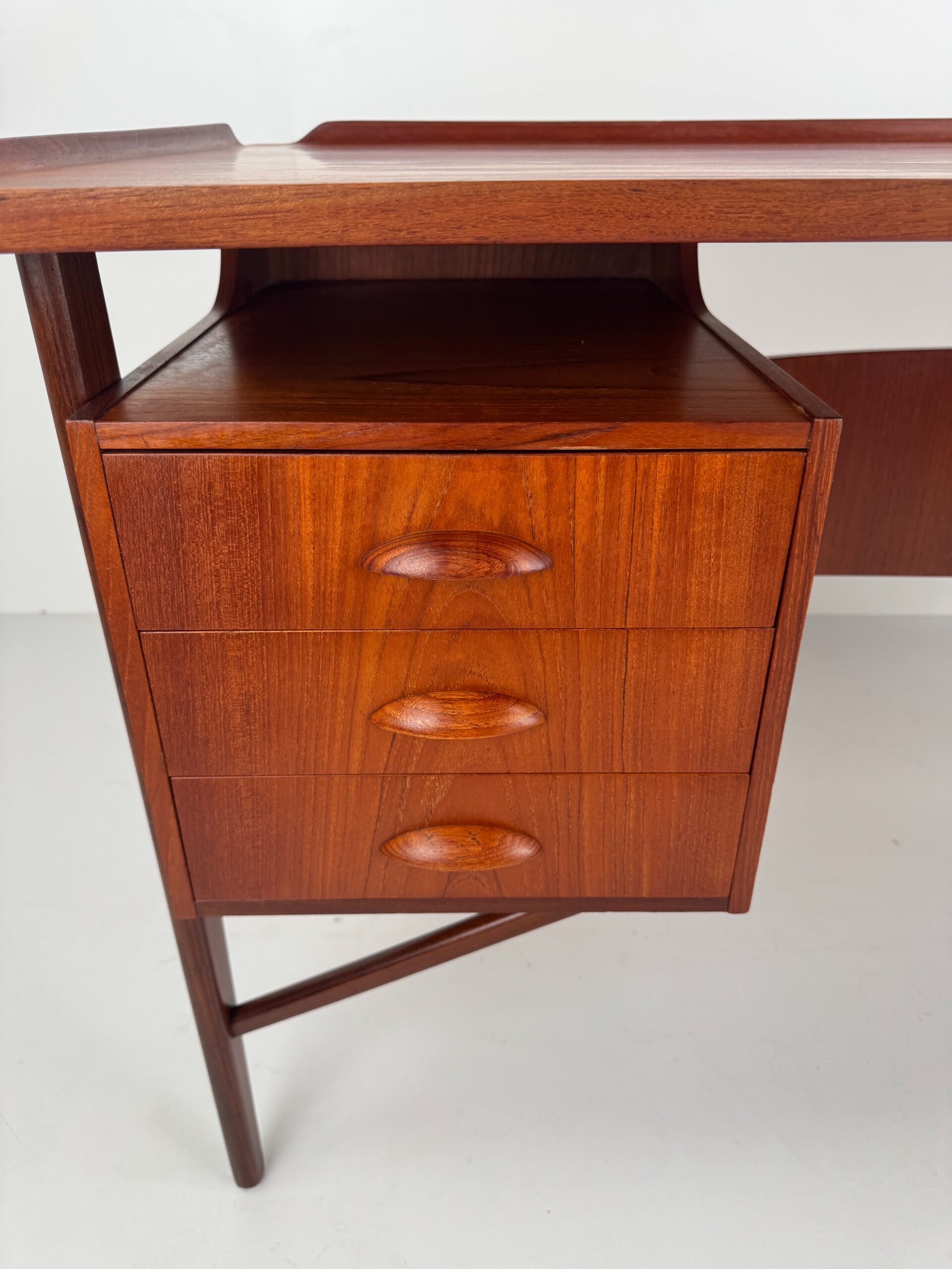 Boomerang Executive Desk, Svend Aage Madsen for H.P. Hansen, Denmark, 1960s