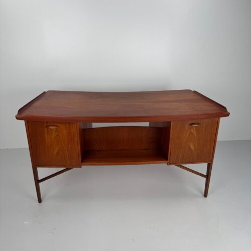 Boomerang Executive Desk, Svend Aage Madsen for H.P. Hansen, Denmark, 1960s
