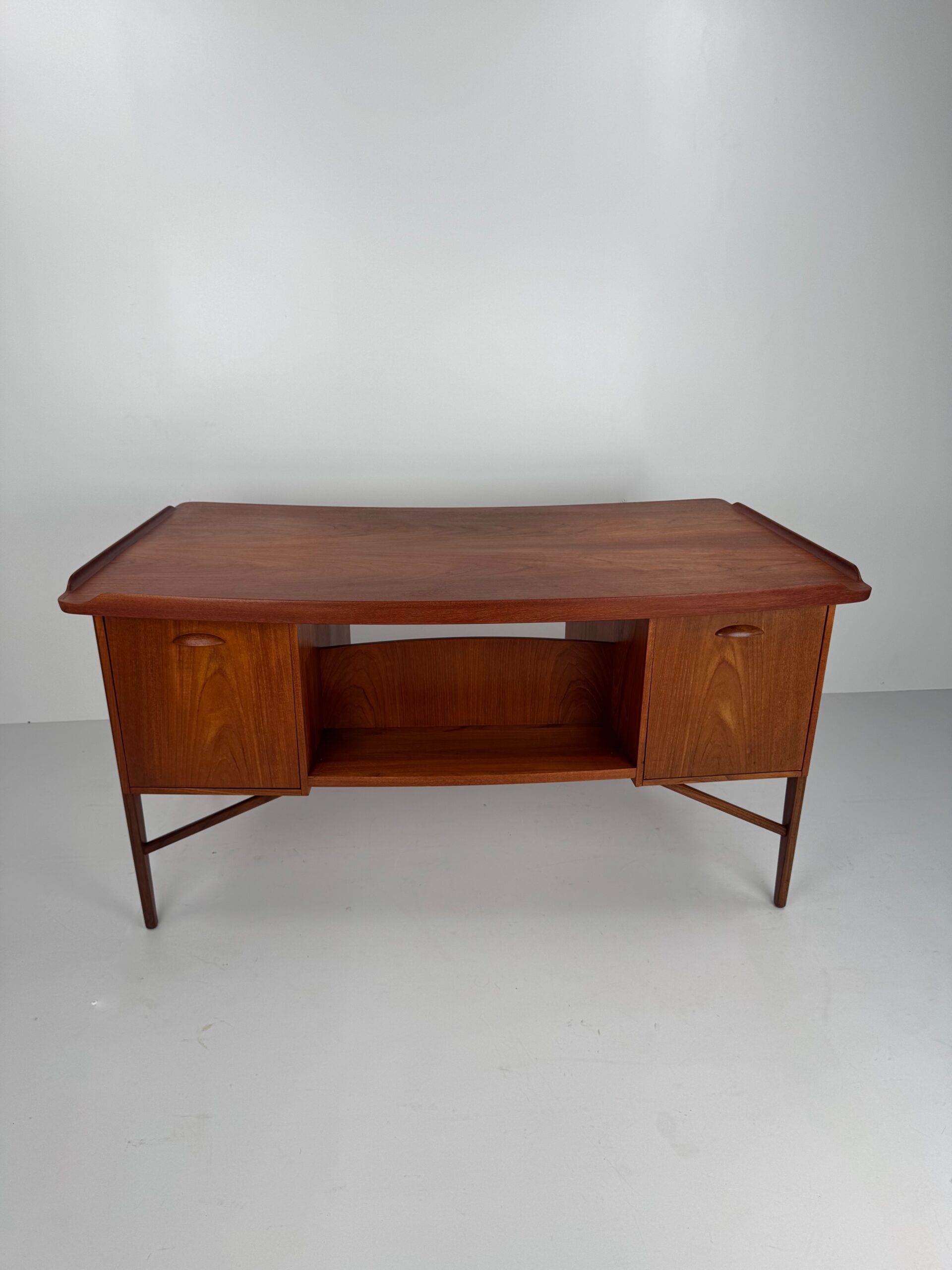 Boomerang Executive Desk, Svend Aage Madsen for H.P. Hansen, Denmark, 1960s