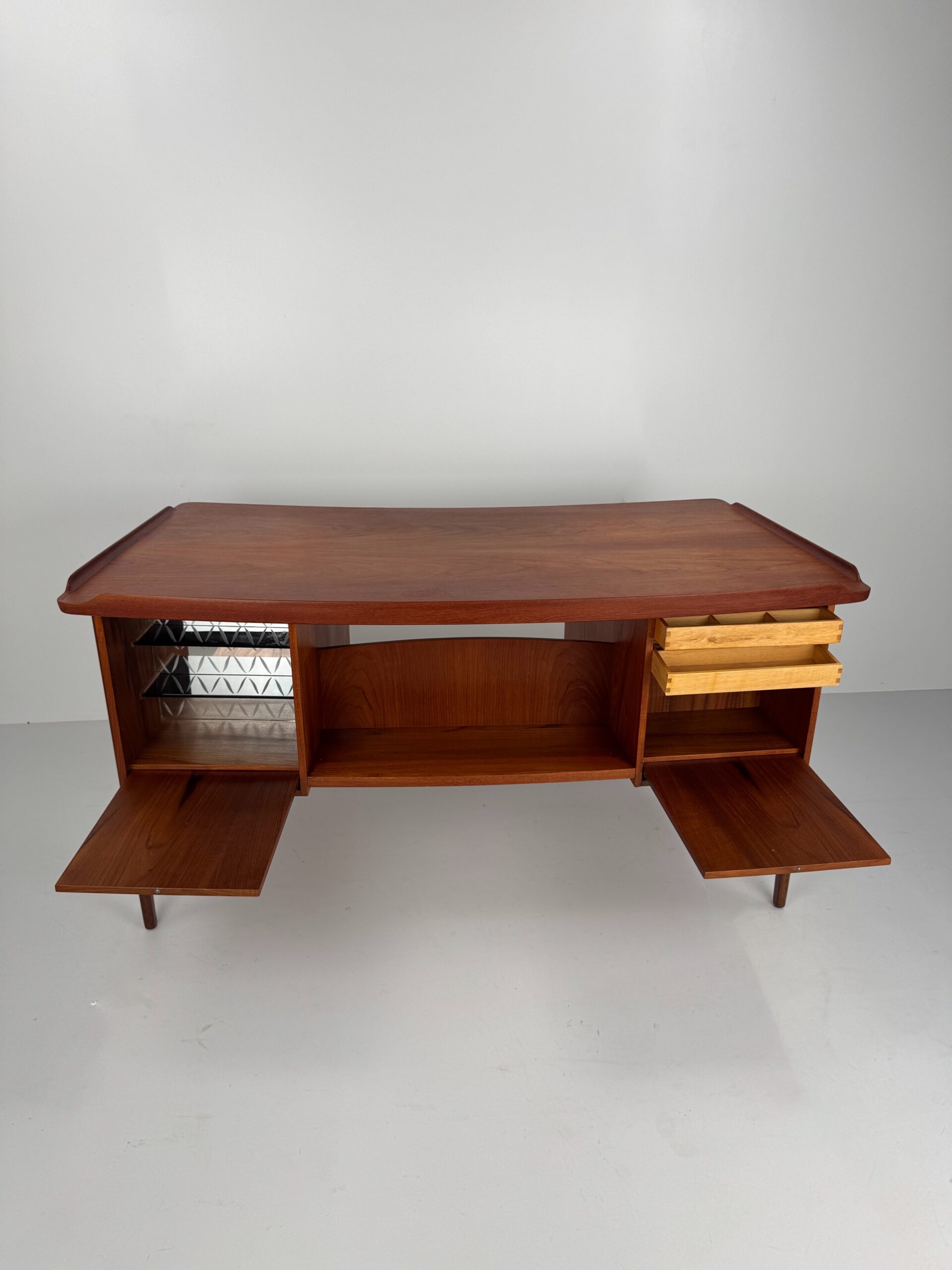 Boomerang Executive Desk, Svend Aage Madsen for H.P. Hansen, Denmark, 1960s