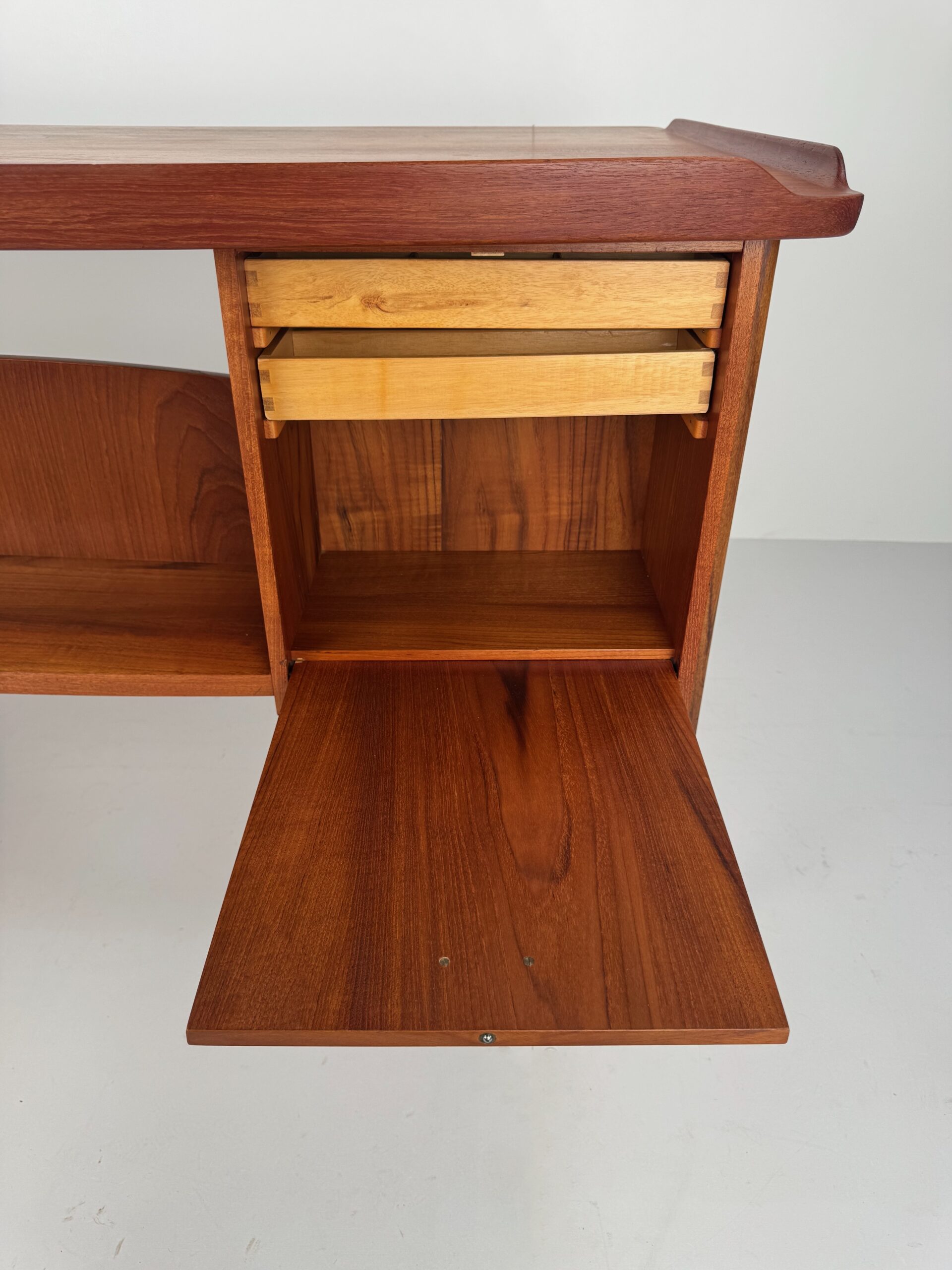 Boomerang Executive Desk, Svend Aage Madsen for H.P. Hansen, Denmark, 1960s