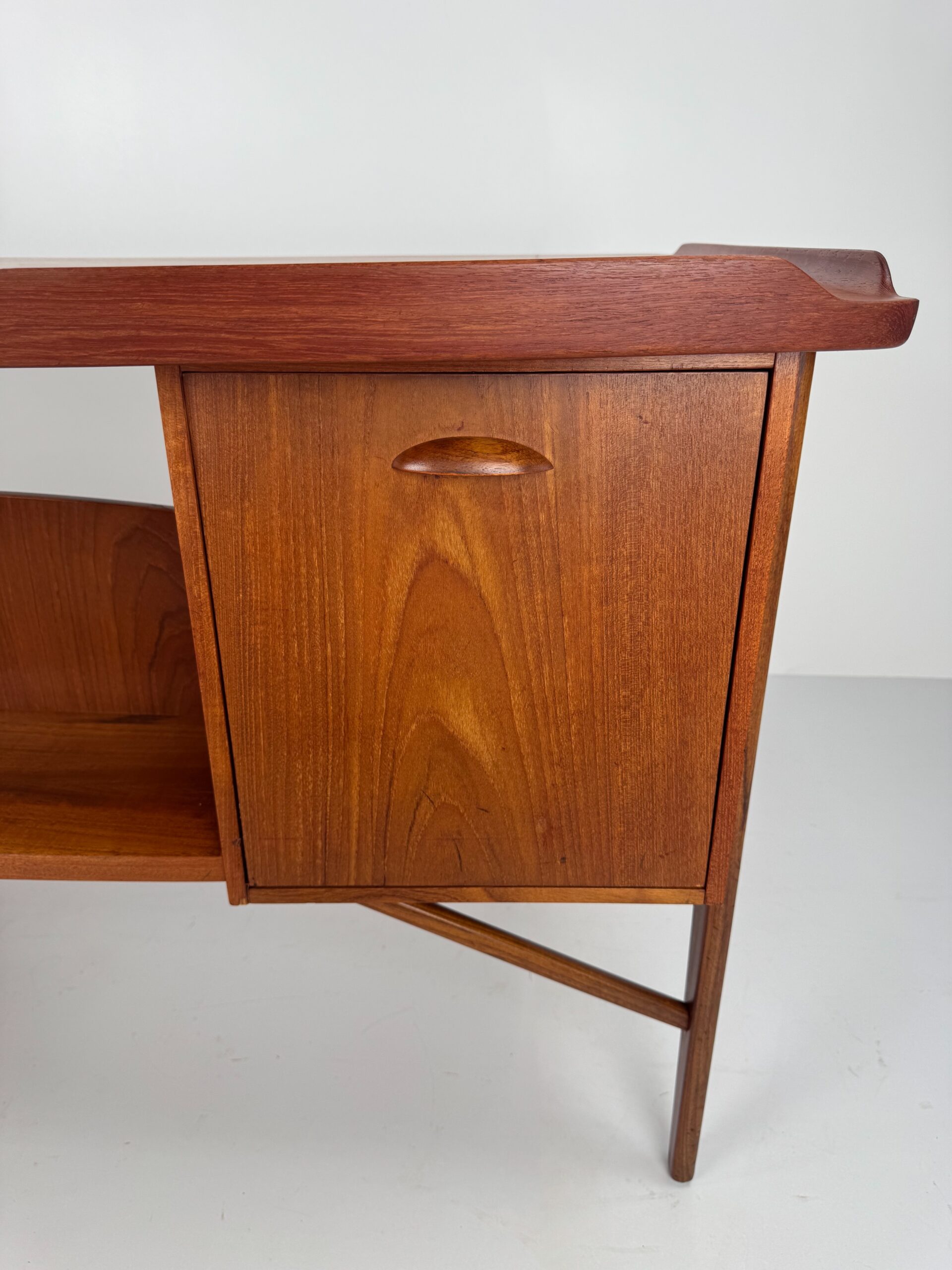 Boomerang Executive Desk, Svend Aage Madsen for H.P. Hansen, Denmark, 1960s