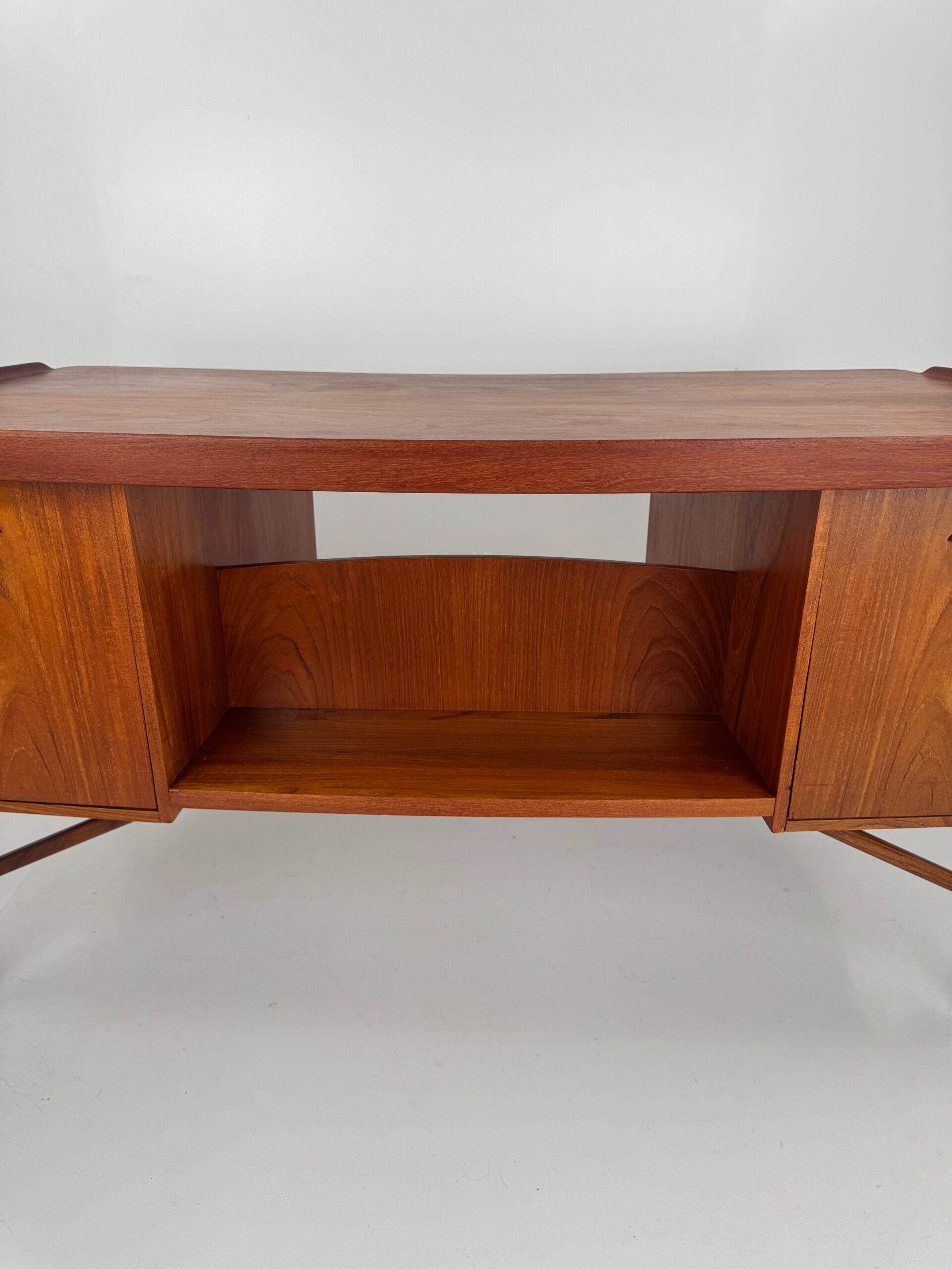 Boomerang Executive Desk, Svend Aage Madsen for H.P. Hansen, Denmark, 1960s
