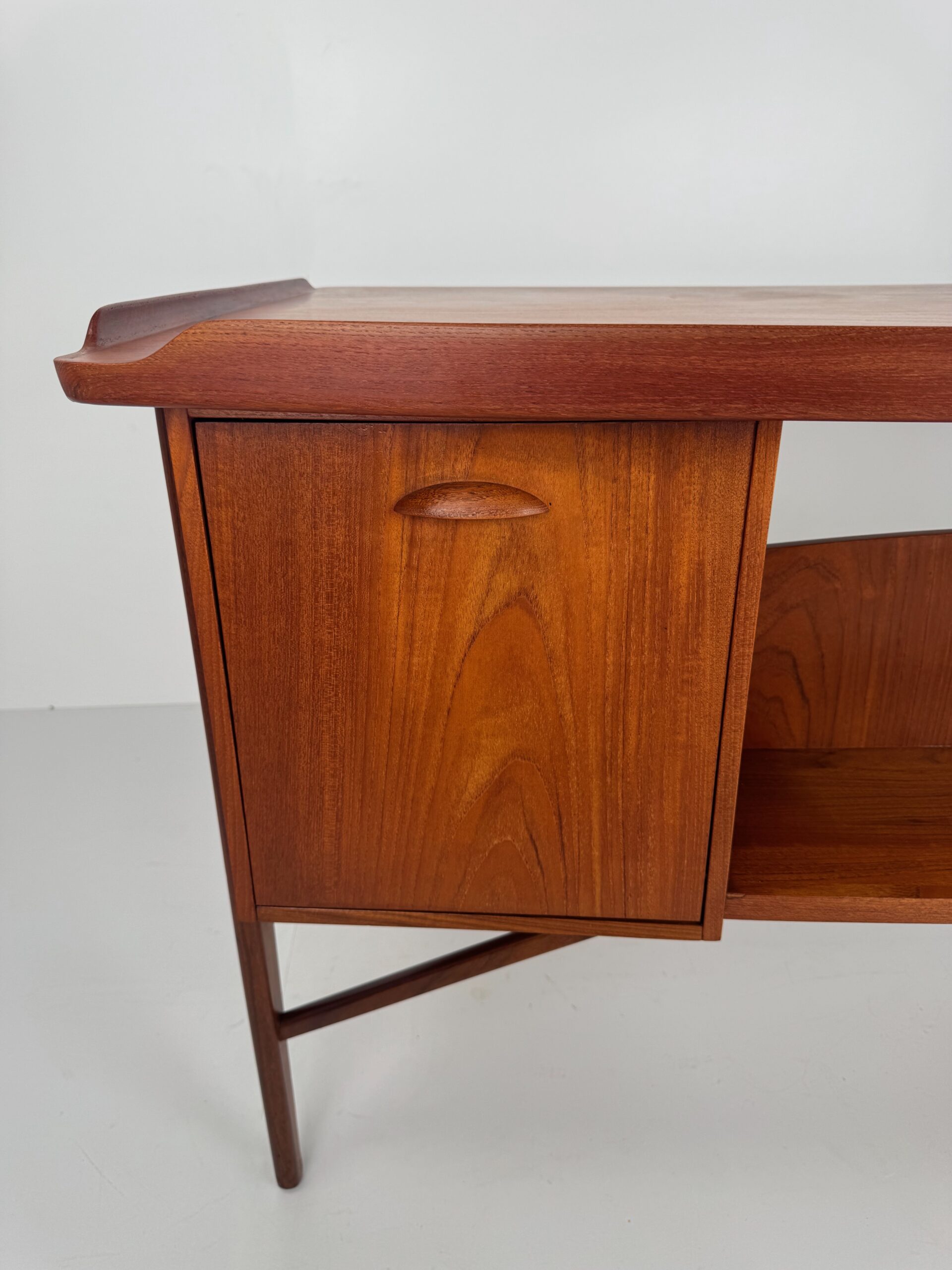 Boomerang Executive Desk, Svend Aage Madsen for H.P. Hansen, Denmark, 1960s